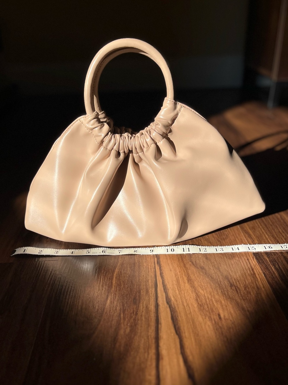 LA VOUTE Adrienne Bailon NWOT Le Papillon
Bag Sand Tan Handbag / Shoulder Purse - Picture 5 of 10